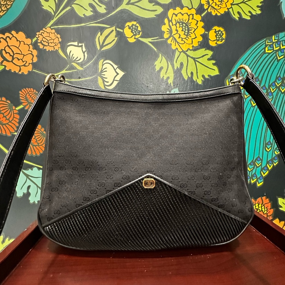 Vintage Gucci Navy GG Canvas Crescent Shoulder Bag - Picture 4 of 14